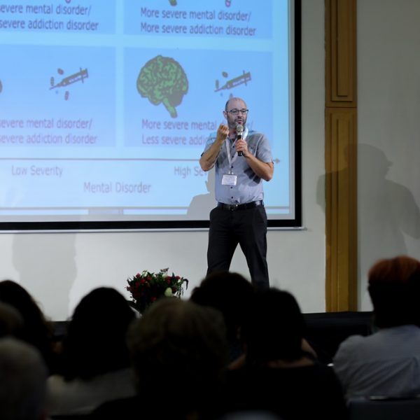 ד"ר שאול לב-רן, מנהל המרפאה לתחלואה כפולה, המרכז לברה"נ לב השרון